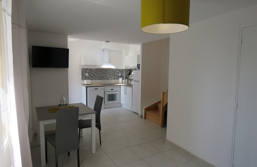 Saint-Gilles Apartment | Historic center apartment with terrace at the door of the Camargue
