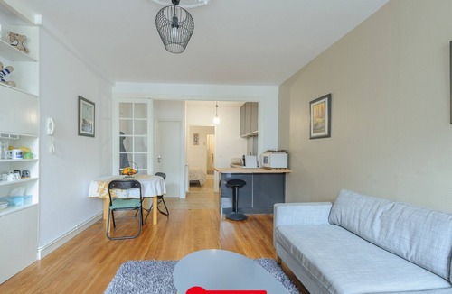La Rochelle City Centre Apartment | Historic Center T2 Apartment for 2 with Outdoor Space near Vieux Port