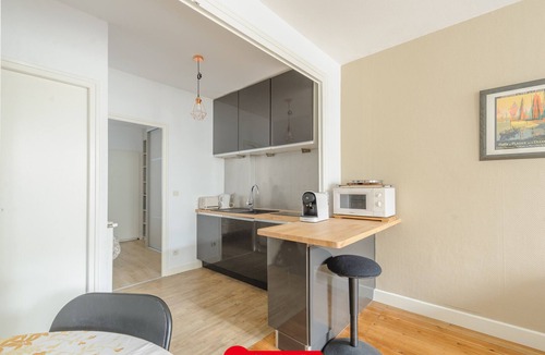 La Rochelle City Centre Apartment | Historic Center T2 Apartment for 2 with Outdoor Space near Vieux Port