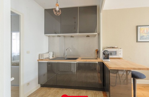 La Rochelle City Centre Apartment | Historic Center T2 Apartment for 2 with Outdoor Space near Vieux Port