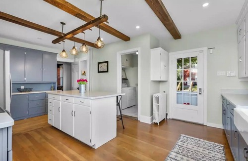 Cedar Rapids House | Historic Charm at Richmond Hillnn