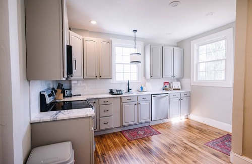 Danville House | Historic Charm close to Averett & Casino; Great for Families & Groups of Friends
