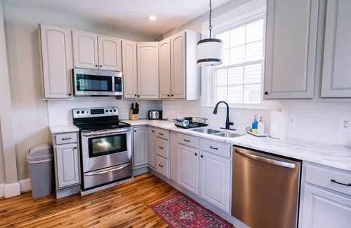 Danville House | Historic Charm close to Averett & Casino; Great for Families & Groups of Friends