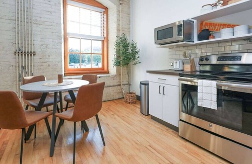 Downtown Knoxville Apartment | Historic Charm in Downtown Knoxville