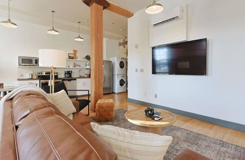 Downtown Knoxville Apartment | Historic Charm in Downtown Knoxville