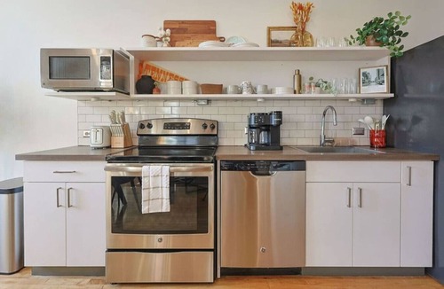 Downtown Knoxville Apartment | Historic Charm in Downtown Knoxville