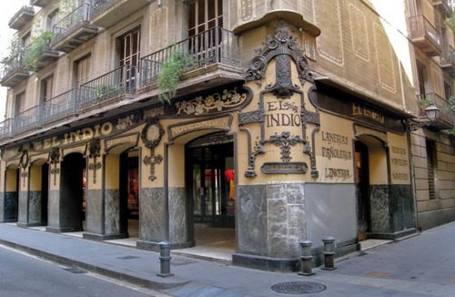 El Raval Apartment | Historic Charm Meets Modern Comfort