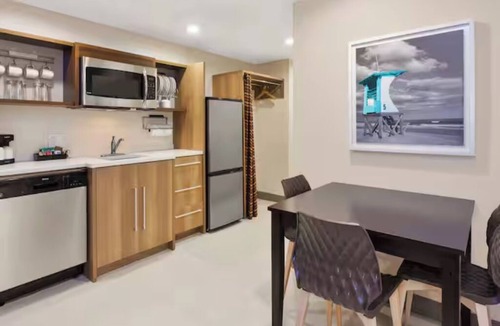 Wilmington Hotel | Historic Charm Meets Modern Comforts! Onsite Parking, Pool, FREE Breakfast!