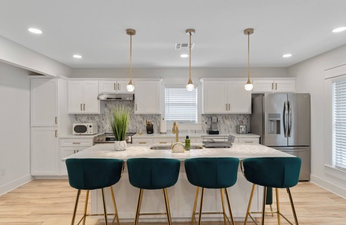 Midtown Apartment | Historic Charm Modern Stay Near Zoo, Downtown & Pearl. Fast Wi-Fi, Pet-Friendly!