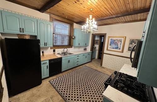 Davenport House | Historic charm - Modern comfort! Charming home & neighborhood w large backyard