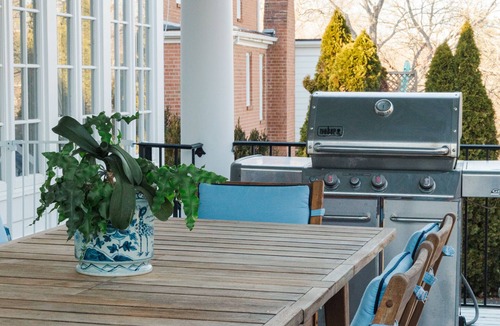 Peakland House | Historic Charm on Colonial Court