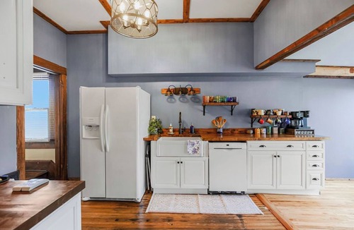 Grandview House | Historic Charm: Spacious 4BR Retreat Sleeps 11
