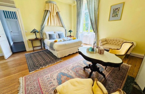 Saint-Sulpice-et-Cameyrac Other | Historic chateau with private pool, ideal for groups & unique stays