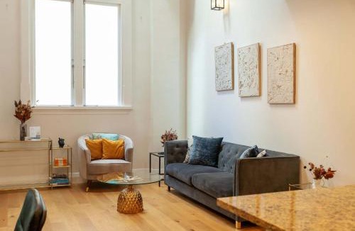 Kapiti Island Apartment | Historic City Charm