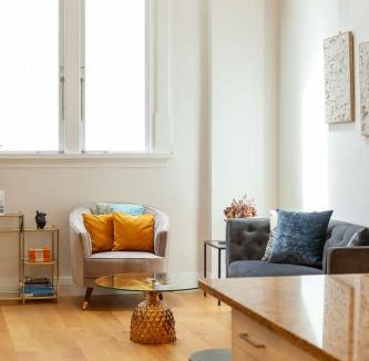 Kapiti Island Apartment | Historic City Charm