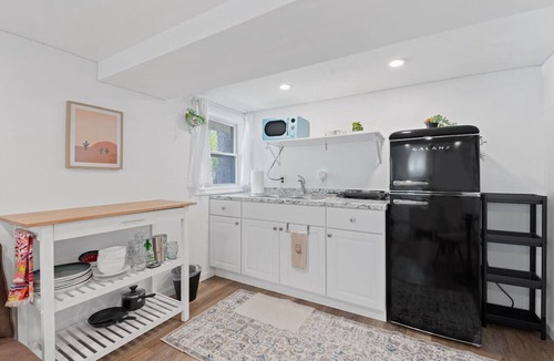 Clarksville Apartment | Historic Clarksville Studio w/Private Backyard