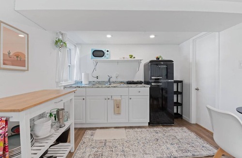 Clarksville Apartment | Historic Clarksville Studio w/Private Backyard