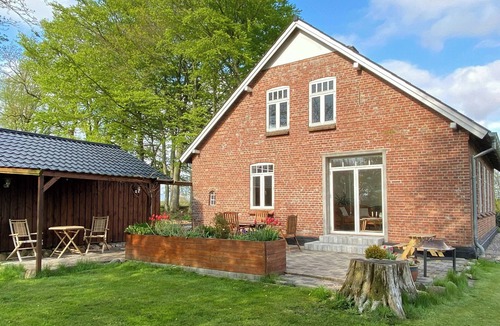 Branderup J House | Historic cottage by the lake in South Jutland