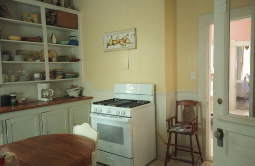 Bonham House | Historic Cottage Sleeps 10 with Pond, S'mores/Hotdog FirePit, Games, BBQ Pit