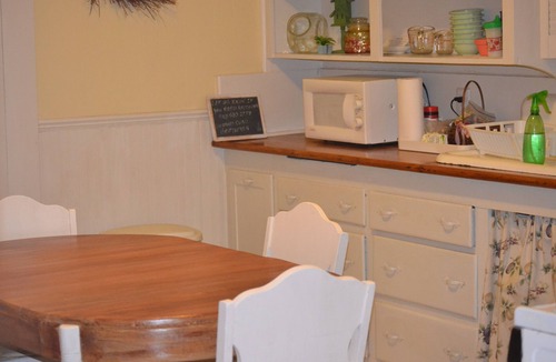 Bonham House | Historic Cottage Sleeps 10 with Pond, S'mores/Hotdog FirePit, Games, BBQ Pit
