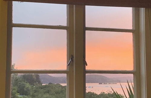 Kohukohu House | Historic cottage with harbour views