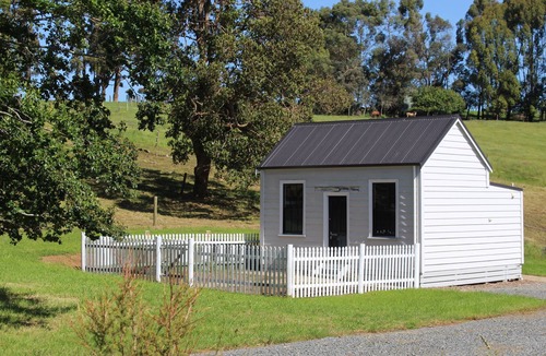 Maungatautari Cabin | Historic Country Cottage