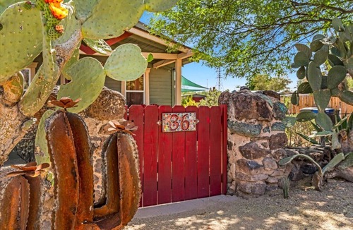 Menlo Park House | Historic Craftsman Charm | Fire Pit | Pet Friendly