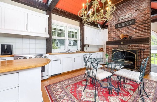 Suffield House | Historic CT country Villa