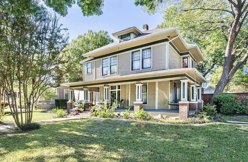 Peak's Suburban Addition House | Historic Dallas Private Retreat Near Downtown!