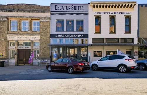 Decatur Apartment | Historic Decatur Apt w/City Square Views