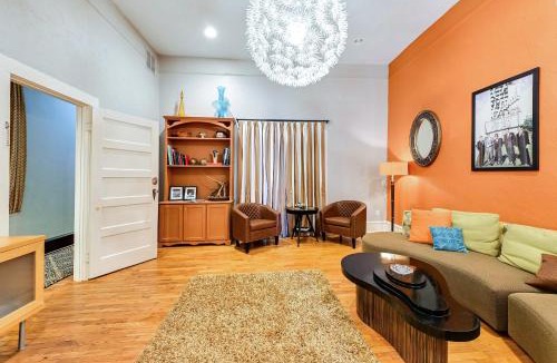 Decatur Apartment | Historic Decatur Apt w/City Square Views