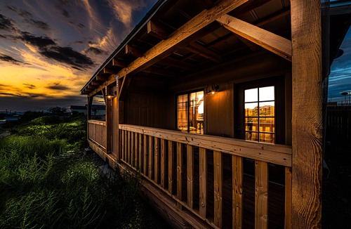 Tombstone Cabin | Historic Decor, Free WIFI&Parking, walking distance, Miners Cabin #4 (KING Bed)