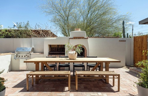 Blenman-Elm House | Historic designer retreat w/pool, hot tub & casita near U of A & dining