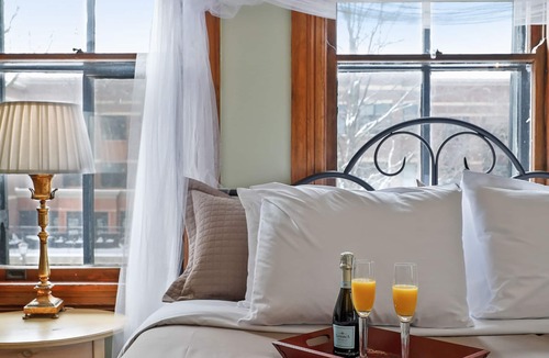 Summit - University Bed & Breakfast | Historic District B&B