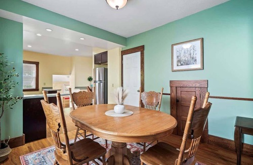 Bedford House | Historic District|Fully Stocked Kitchen|Sleeps 6