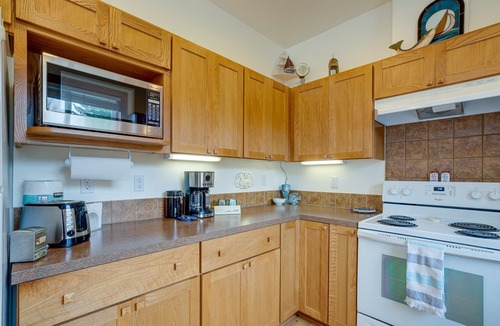 Ocean Park House | Historic District Home - Walk to Willapa Bay!