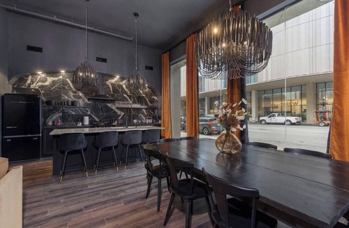 Downtown Louisville Condo | Historic District Hideaway. 4bed