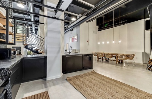Center City East Apartment | Historic District Loft! Garage Parking! Sleeps 13n