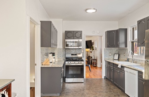 Central - Terry House | Historic District! Walk to the Heart of Downtown!
