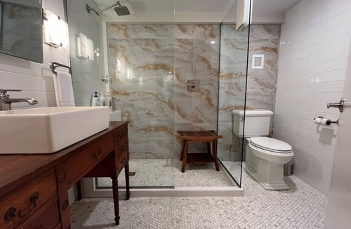 Laurelhurst Condo | Historic Dougan Suites : Suite 2