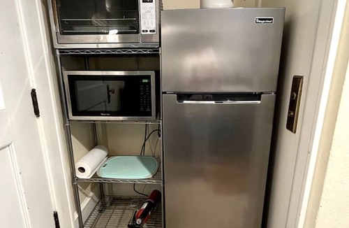 Laurelhurst Condo | Historic Dougan Suites: Suite 3