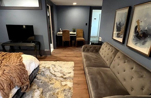 Laurelhurst Condo | Historic Dougan Suites: Suite 3