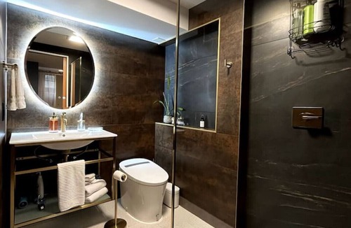 Laurelhurst Condo | Historic Dougan Suites: Suite 3