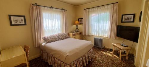 Lone Pine Hotel | Historic Dow Hotel