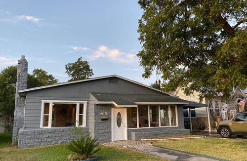 Highland Park House | *Historic Downtown* 1 Mile From It All!