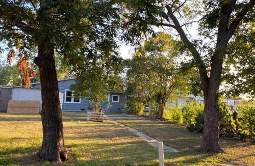 Highland Park House | *Historic Downtown* 1 Mile From It All!