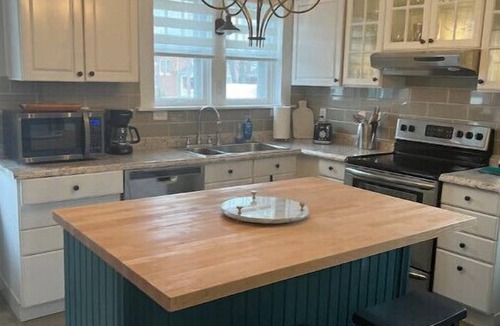 Washington House | Historic Downtown 1910 Brick 2-Story Home. Dog Friendly. Walk to Everything