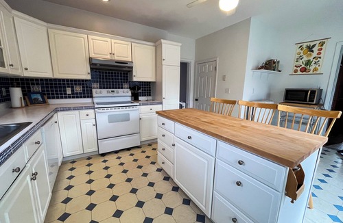 Oswego House | Historic Downtown 6BR Home + Walk to River, Lake & Dining