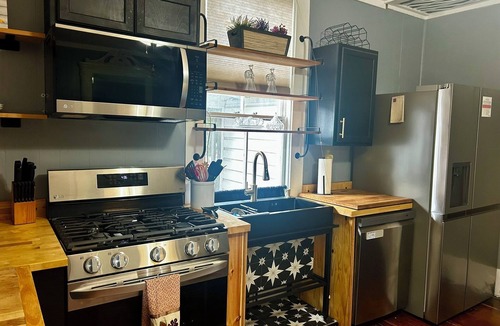 Historic District Apartment | Historic Downtown Apt with hot tub-walk downtown