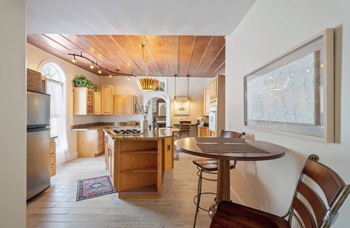 The Old Commons House | Historic Downtown Beaufort Retreat – Eclectic Charm Meets Modern Comfort